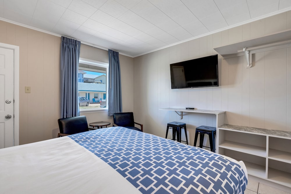 Dolphin Oceanfront Motel - photo 8