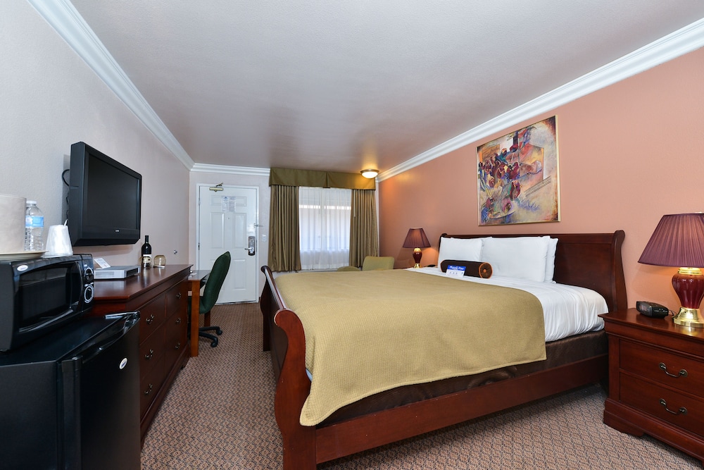 Inn By The Sfo - photo 24
