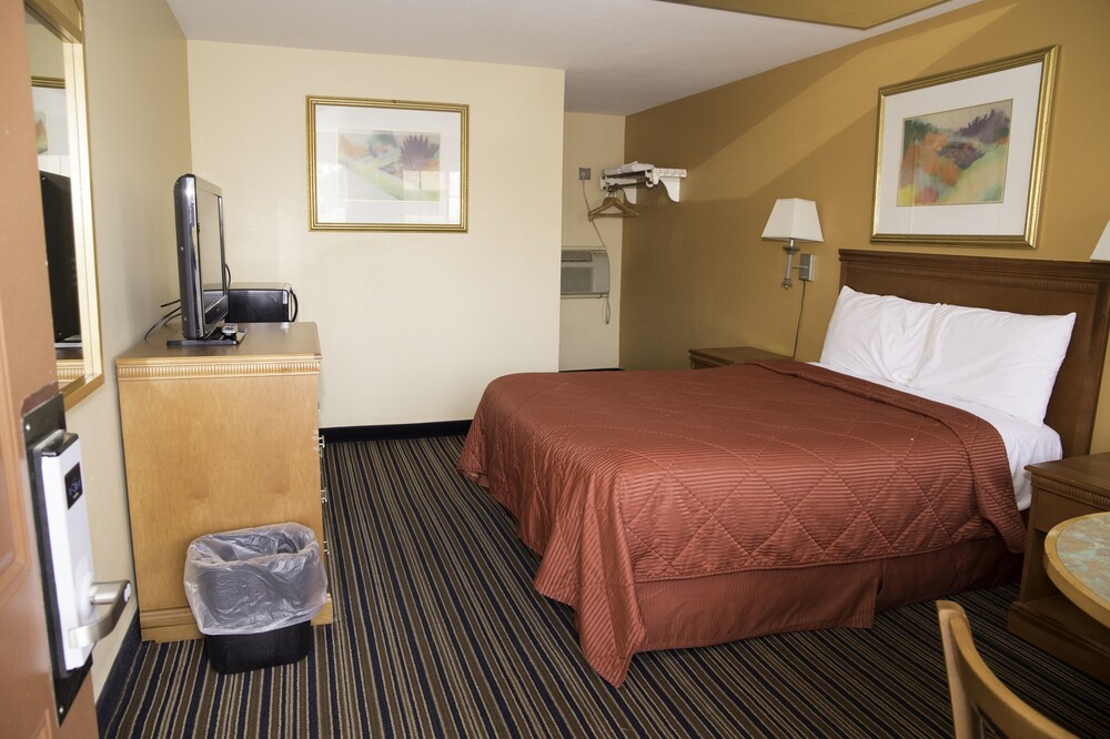 Capri inn and Suites - photo 21