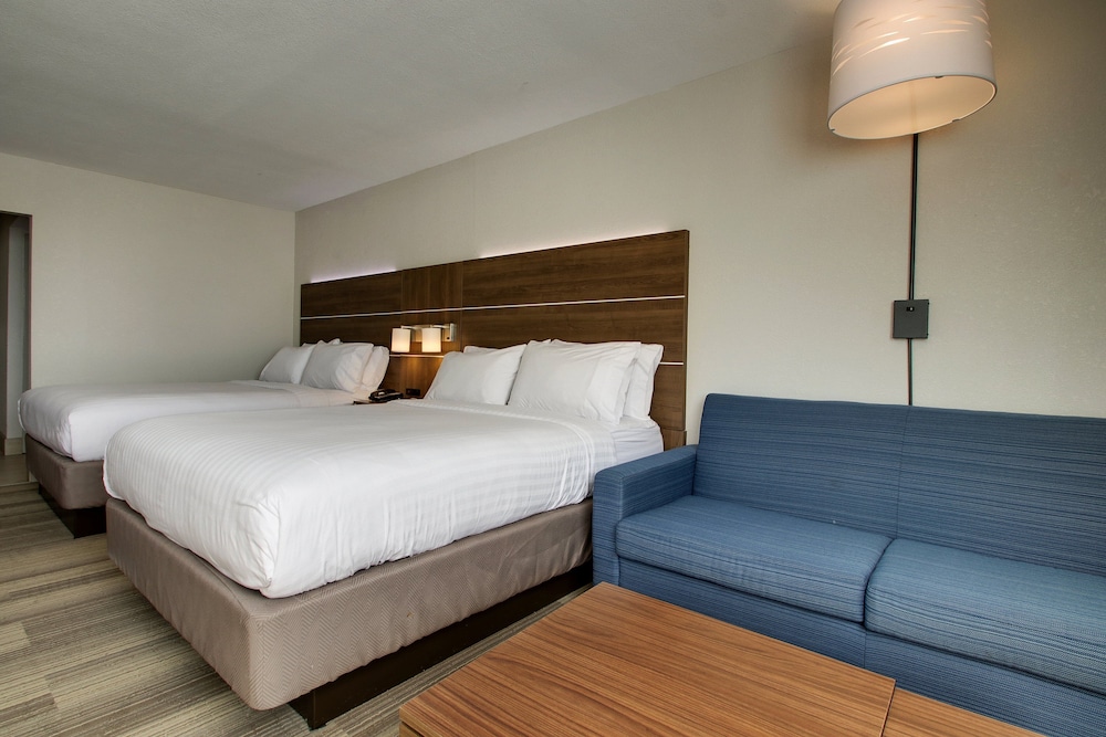Holiday Inn Express & Suites Wapakoneta by IHG - photo 35