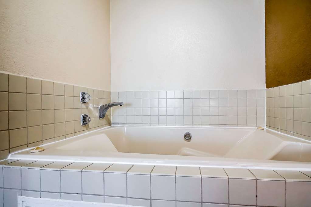Quality Inn Coralville Iowa River Landing - photo 17