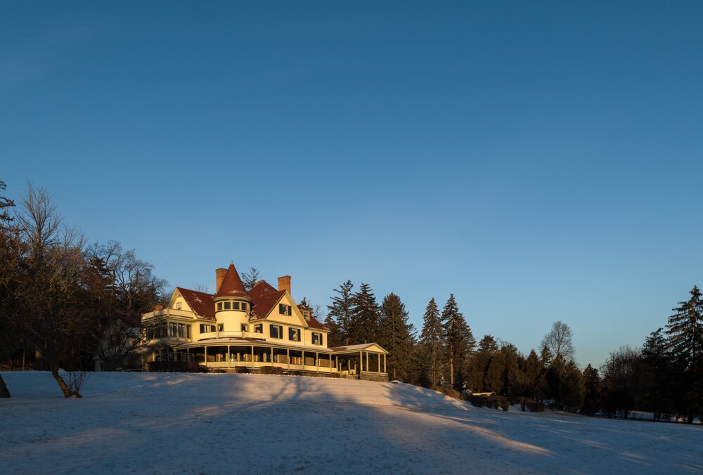 Idlwilde Inn — 4-Star Luxury Hotel in Watkins Glen, United States