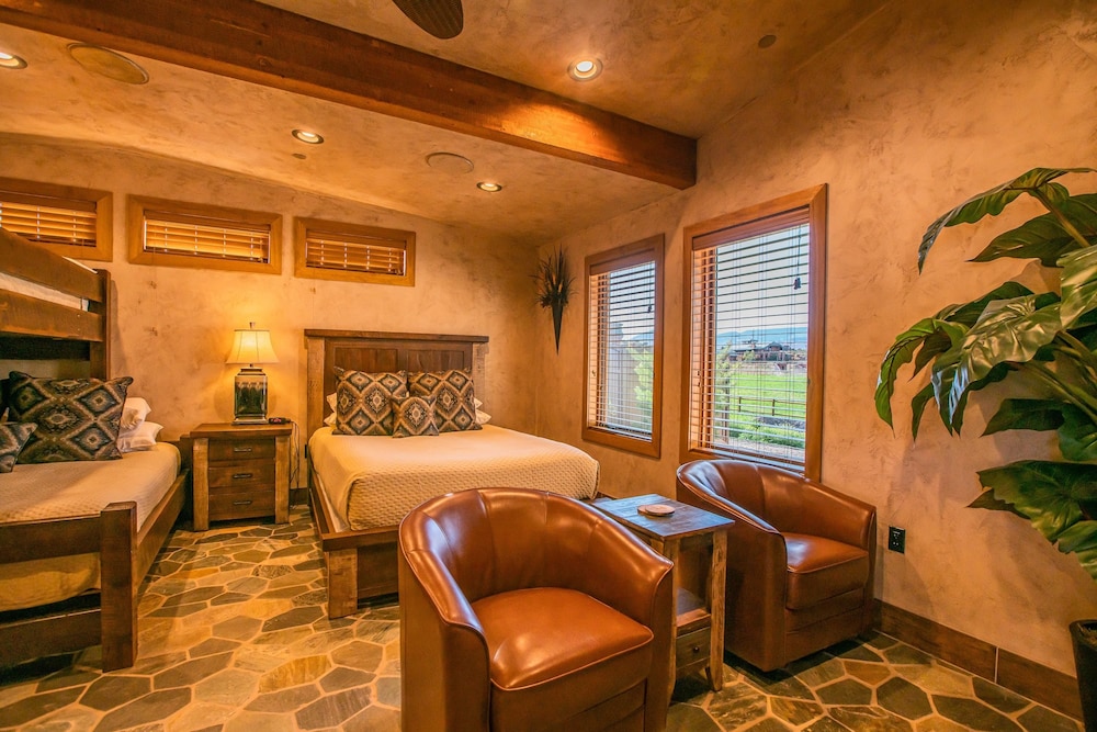 Cougar Ridge Resort LLC - photo 4