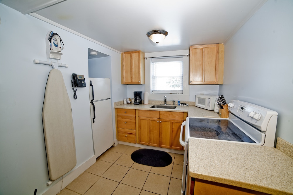 Georgianne Inn & Suites - photo 27