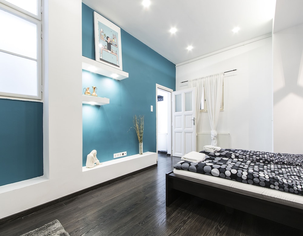 Large Central Apartment Fehérhajó — 4-Star Luxury Hotel in Budapest, Hungary