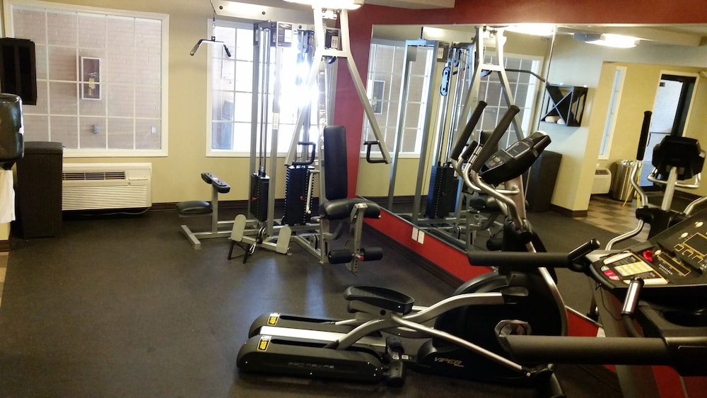 Clarion Pointe Independence Kansas City - photo 4