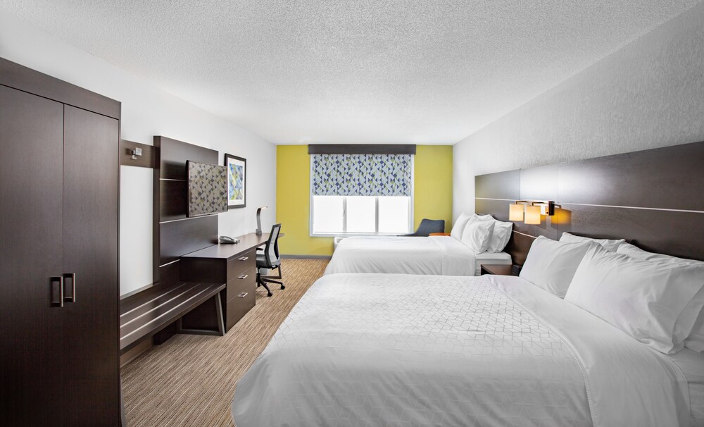 Holiday Inn Express Hotel & Suites Altoona Des Moines - photo 16