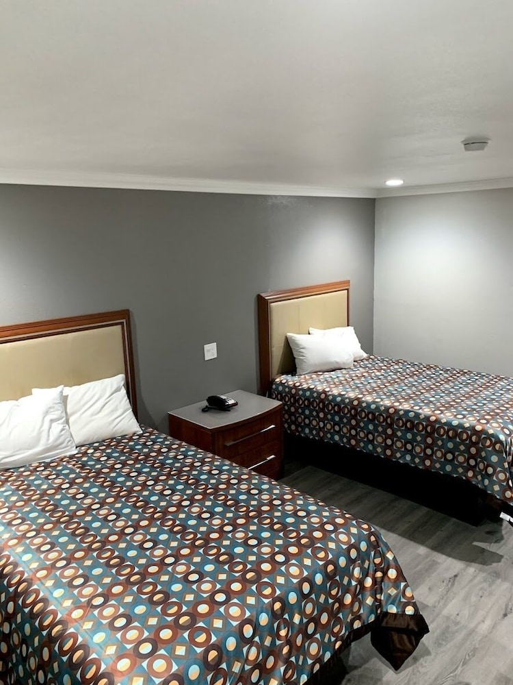 La Puente Inn Motel - photo 19
