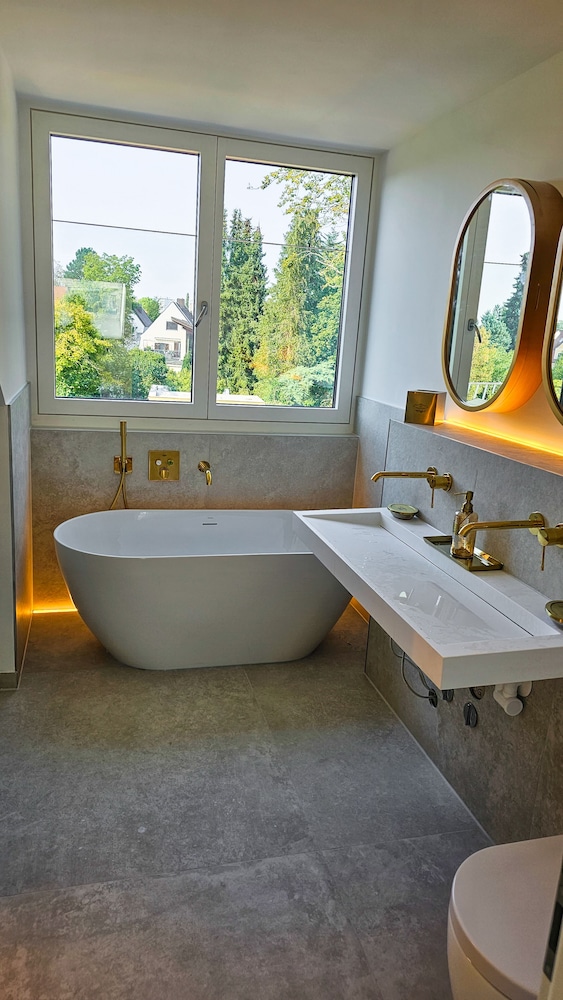 Luxus Dachgeschoss City Wohnung München — 5-Star Luxury Hotel in Munich, Germany