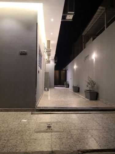 New Smart Lock Apartment with Stylish Detail — 4-Star Luxury Hotel in Riyadh, Saudi Arabia