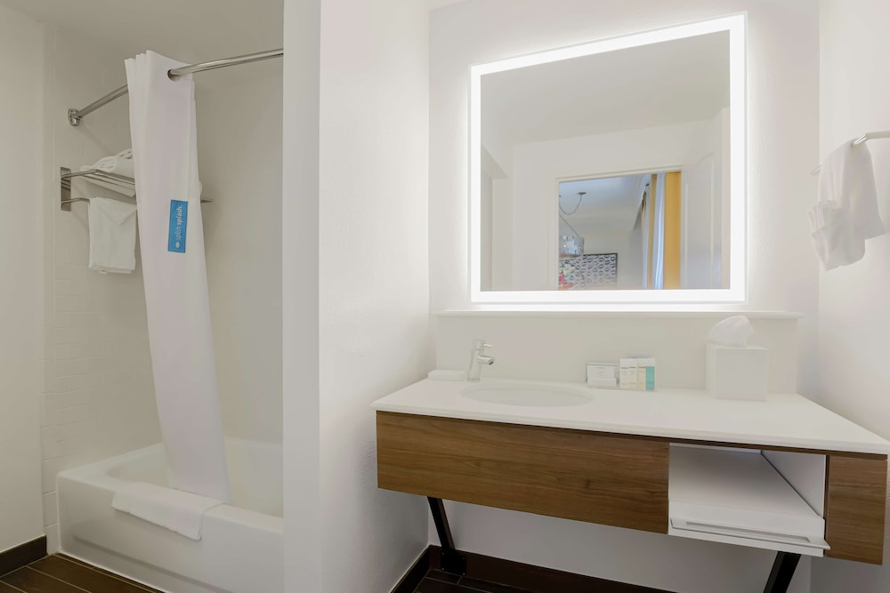 Hampton Inn & Suites Austin Downtown - photo 39