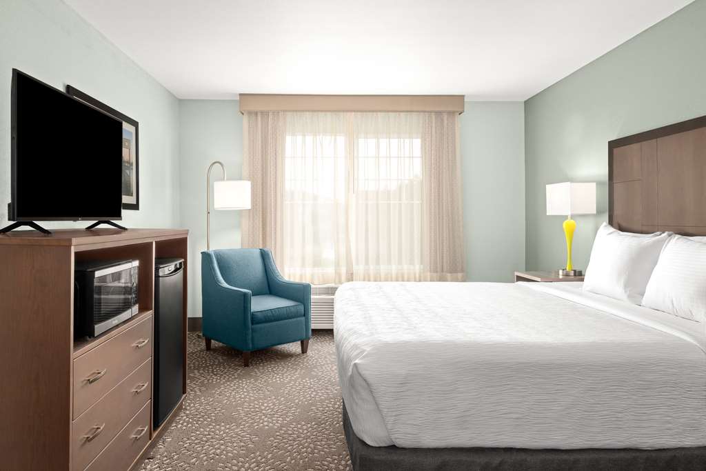 La Quinta Inn & Suites by Wyndham Newport - photo 21