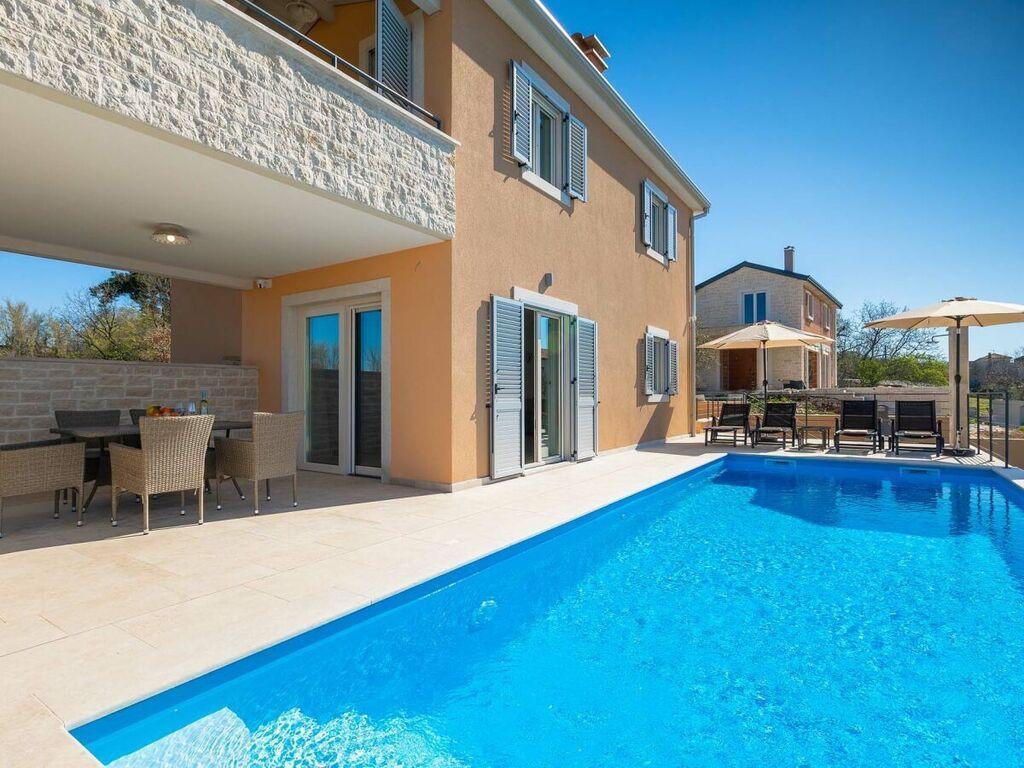 Villa Lisetta — 4-Star Luxury Hotel in Markovac Nasicki, Croatia