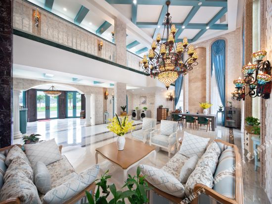 X YA Castle Hotel — hotel in Lingshui