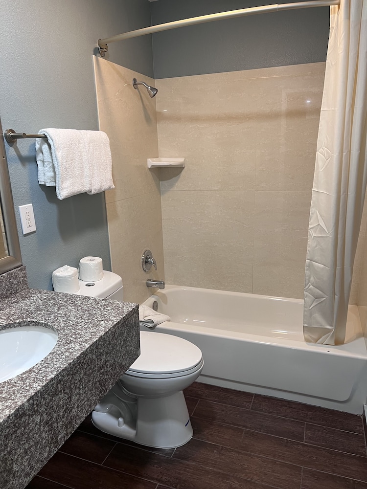 Surf City Inn and Suites - photo 33