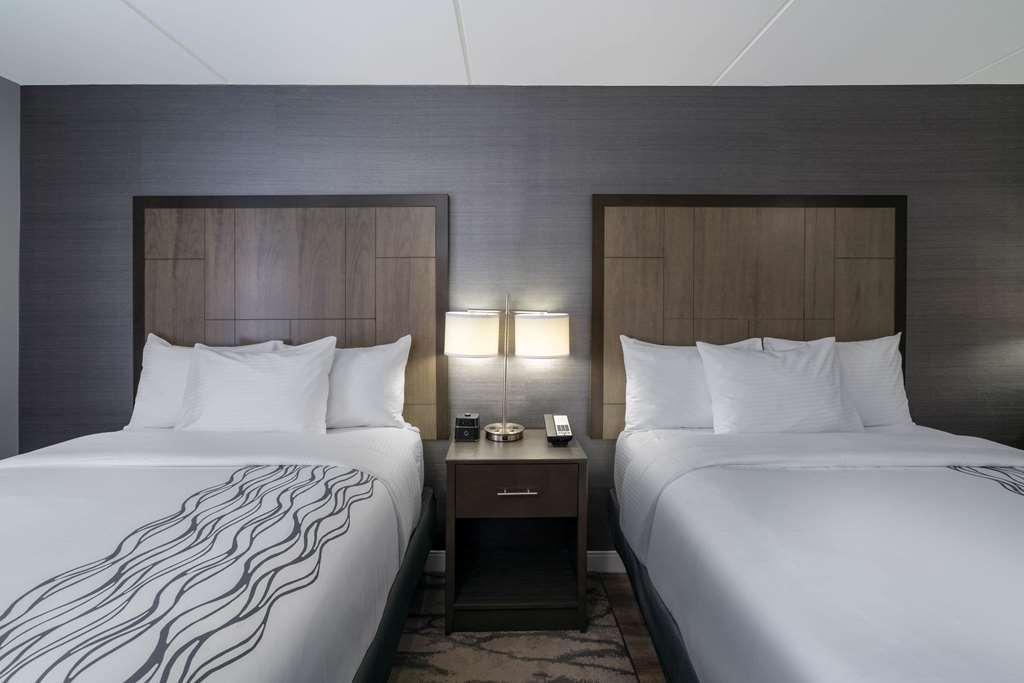 La Quinta Inn & Suites by Wyndham Raleigh Downtown North - photo 10