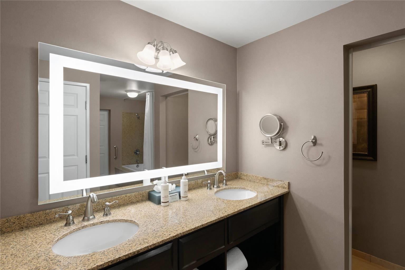 La Quinta Inn & Suites by Wyndham Paso Robles - photo 39