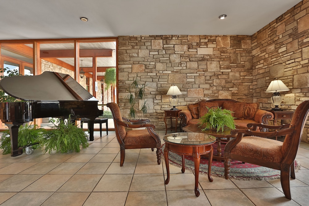 Inn of the Hills Resort and Conference Center - photo 5