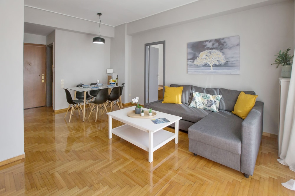 Cozy Apartment in Syntagma Plaka by GHH — 4-Star Luxury Hotel in Athens, Greece