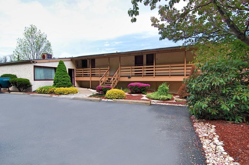 Econo Lodge Clarks Summit Scranton - photo 28