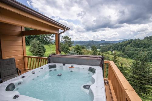 Hilltop Haven - carbon neutral hotel in Boone