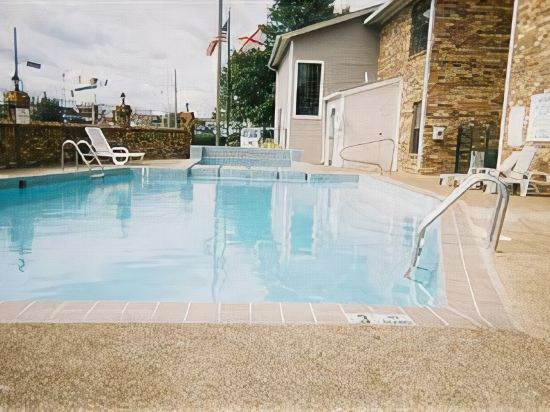 Ramada Huntsville - photo 16