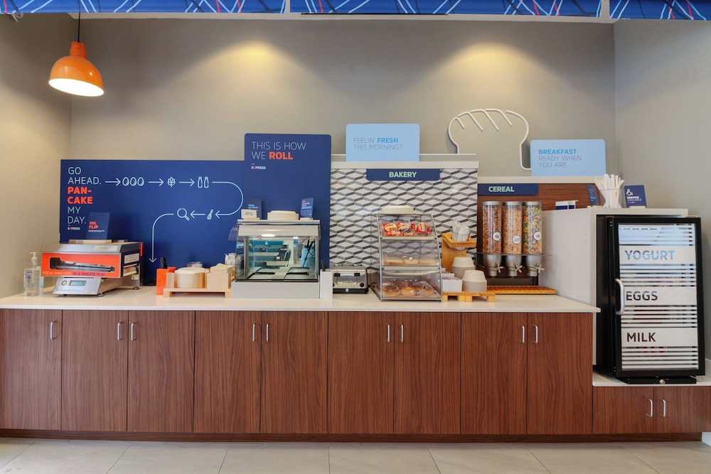 Holiday Inn Express Leland Wilmington Area by IHG - photo 40