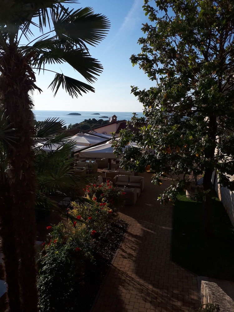 Hotel Vista - carbon neutral hotel in Vrsar