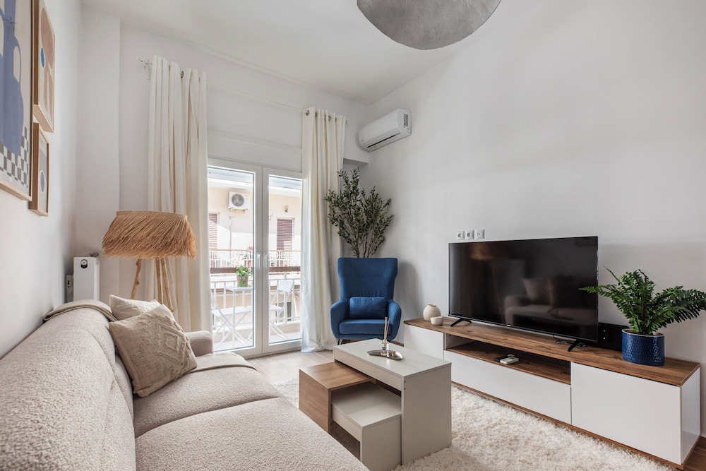 Les Nuances de Bleu 1 Bedroom & Balcony in Athens — 4-Star Luxury Hotel in Athens, Greece