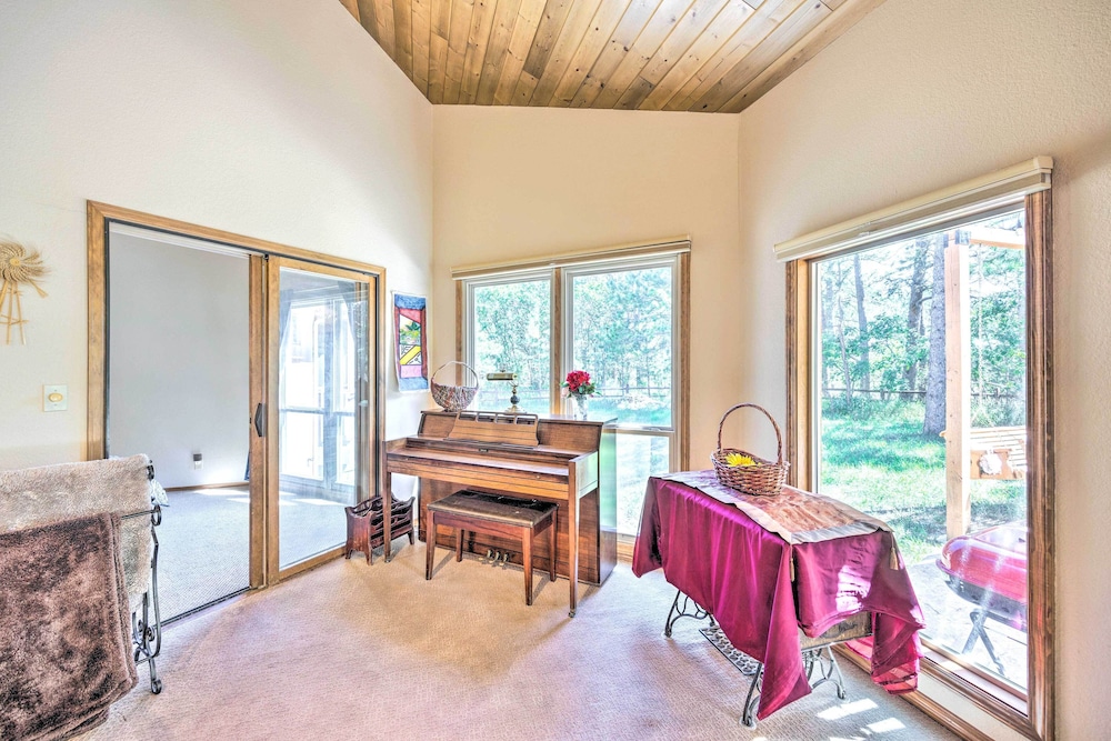 Serene Monument Sanctuary w Patio & Fire Pit - photo 20