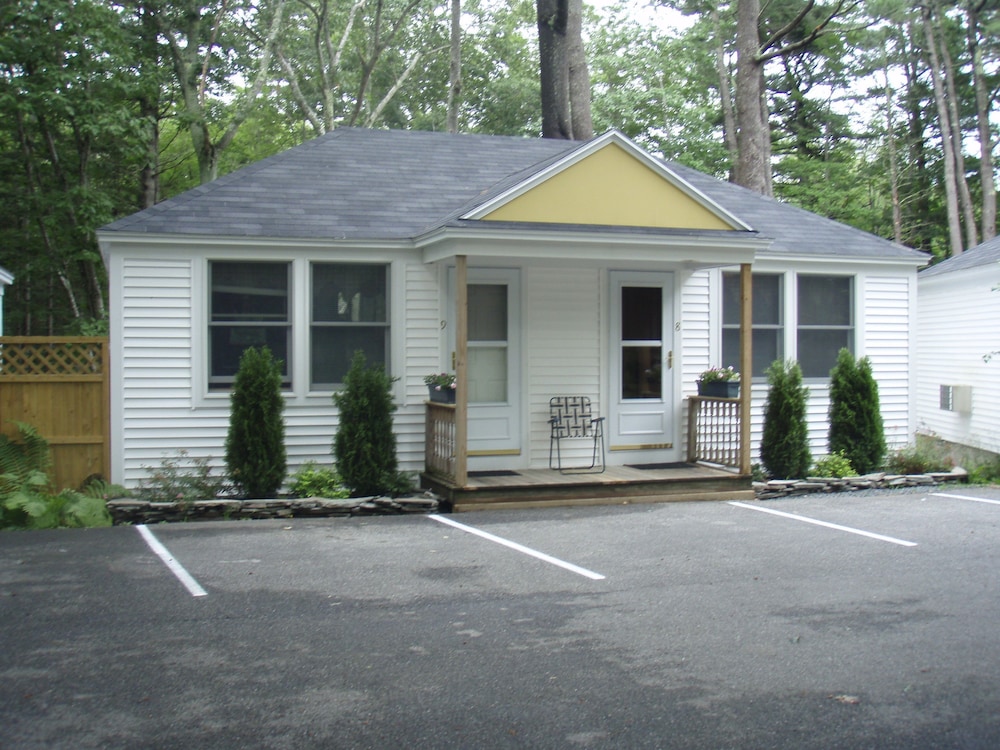 Hanscom's Motel and Cottages - photo 35