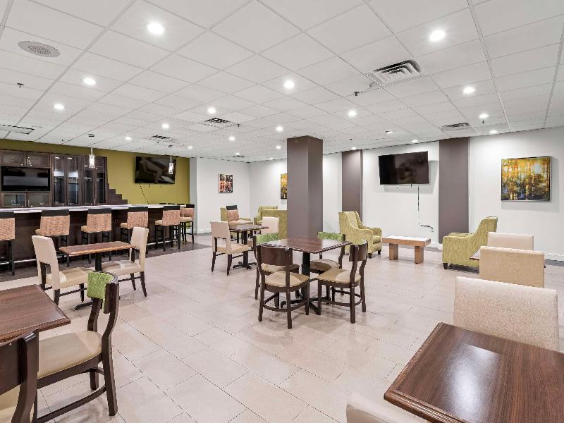 Ramada Plaza Charlotte Airport Hotel and Conference Center - photo 23