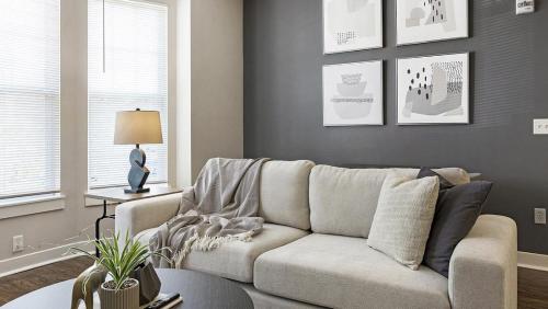 Landing Modern Apartment with Amazing Amenities — 4-Star Luxury Hotel in Westfield, United States