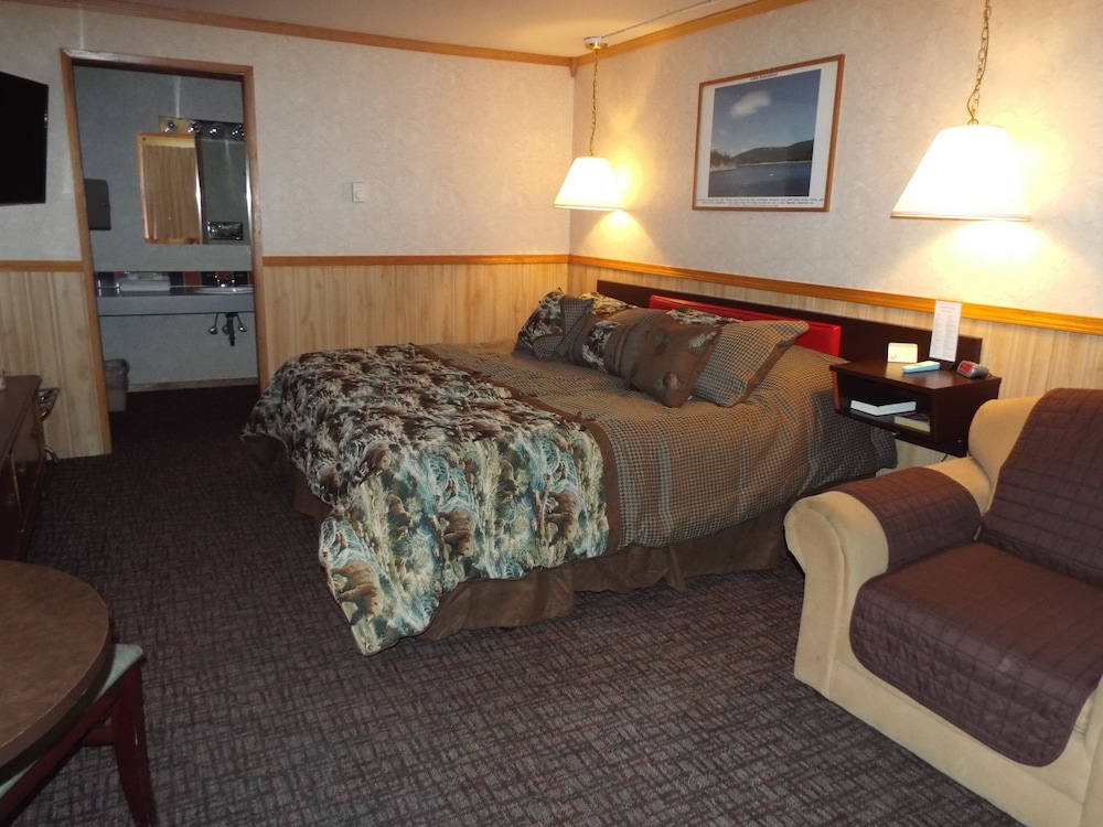 Caboose Motel - photo 5