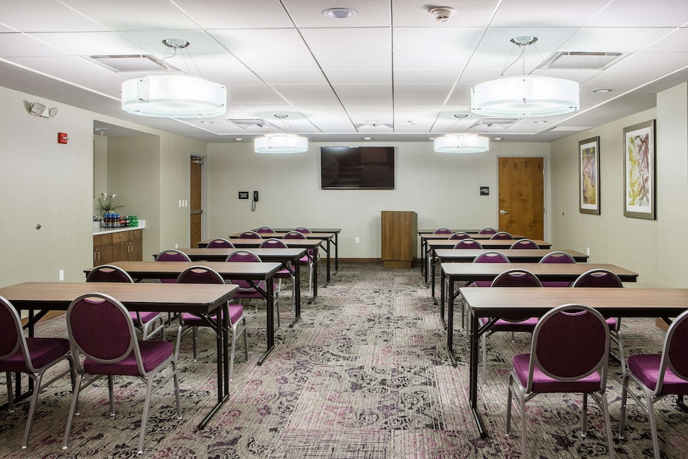 Hampton Inn & Suites Knoxville Papermill Drive - photo 37