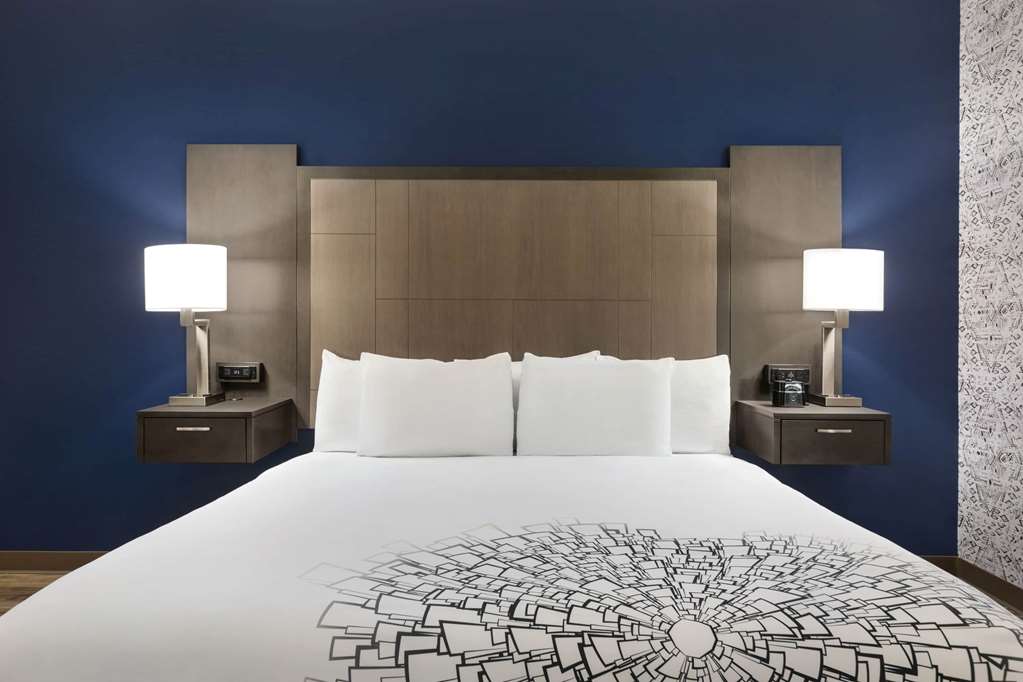 La Quinta Inn & Suites by Wyndham Rock Hill - photo 37