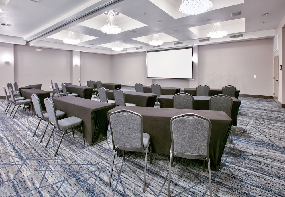 Holiday Inn Express & Suites North Dallas at Preston by IHG - photo 40