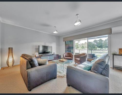 Golf Views Apartment — 4-Star Luxury Hotel in Mulwala, Australia