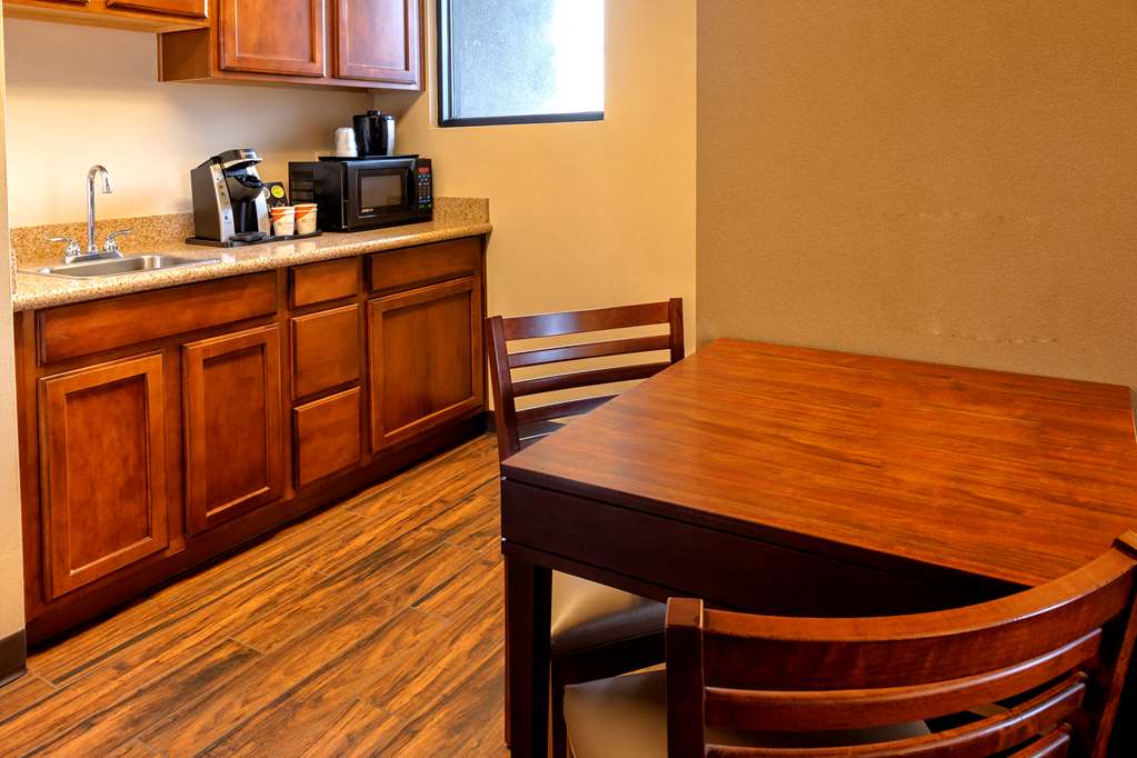 Comfort Suites Goodyear West Phoenix - photo 42