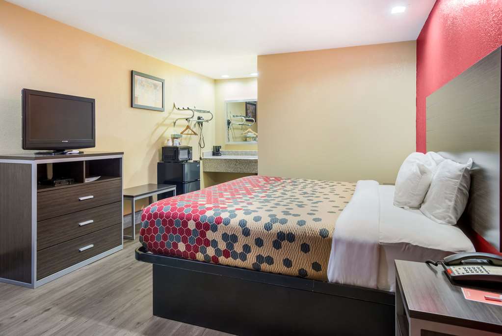 Econo Lodge Lake Charles University Area - photo 11