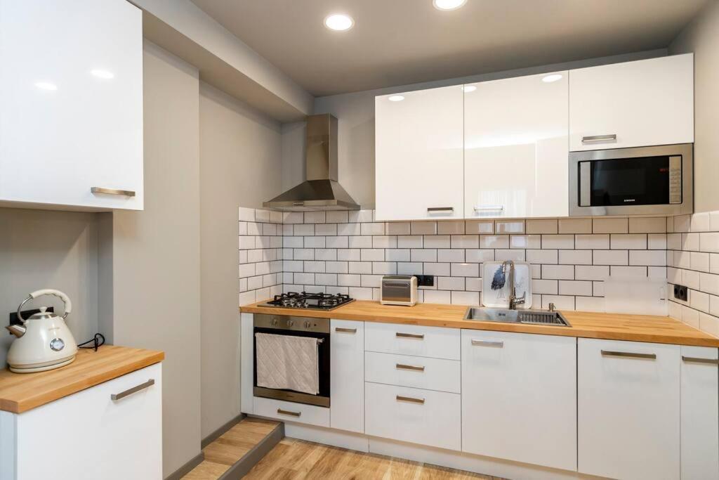 Comfortable 1BR Apartment in Central Vake by Wehost