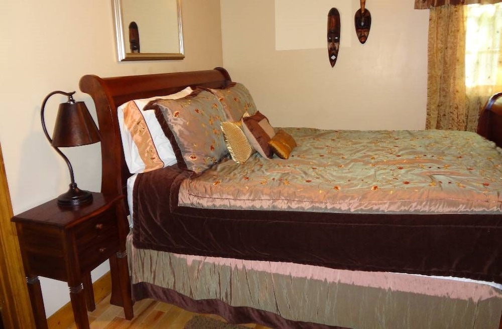 Hinckley's Dreamwood Cottages - photo 3