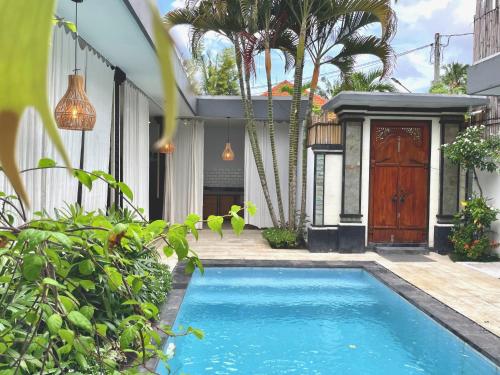 Tropical Pool Villa Canggu Ololoca Berawa — 4-Star Luxury Hotel in Canggu, Indonesia
