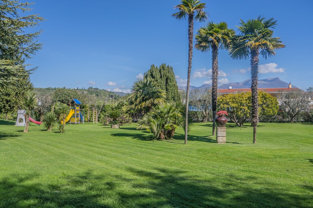 Residence Oasi — 4-Star Luxury Hotel in Manerba Del Garda, Italy
