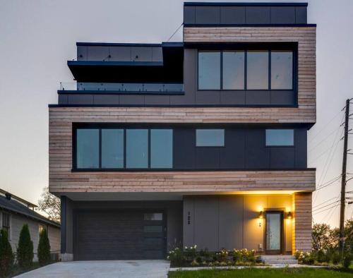 Modern Stunner 5 min to DT Hot Tub Rooftop Views