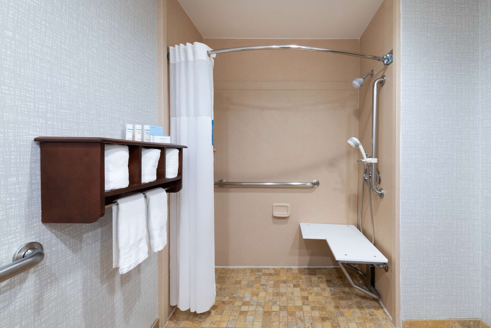 Hampton Inn Denver International Airport - photo 16