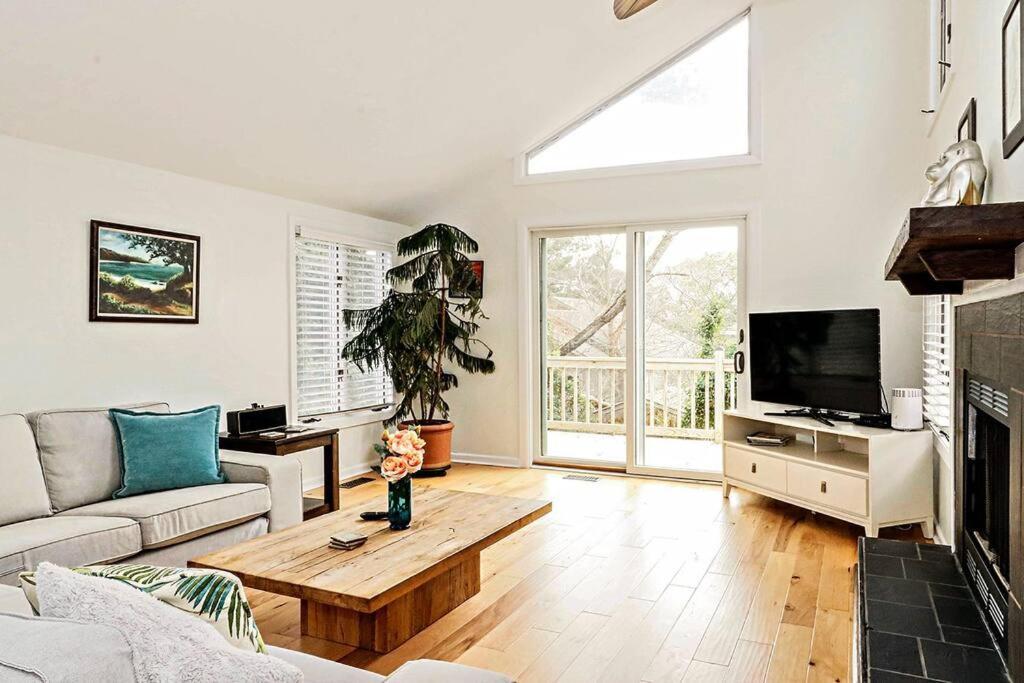 Tranquility with Hot Tub in Virginia Beach, United States