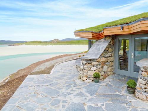 Beach Bay Cottage — 5-Star Luxury Hotel in Isle Of Lewis, United Kingdom