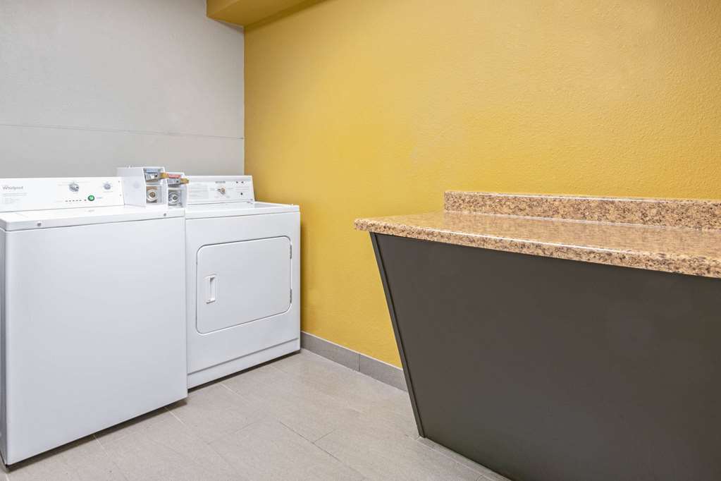 La Quinta Inn & Suites by Wyndham Denison N. Lake Texoma - photo 27