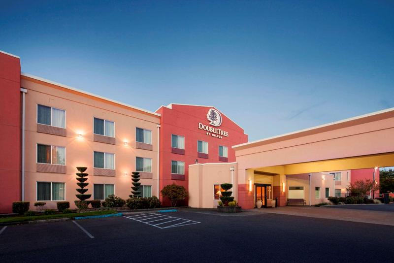 DoubleTree by Hilton Hotel Vancouver - photo 2